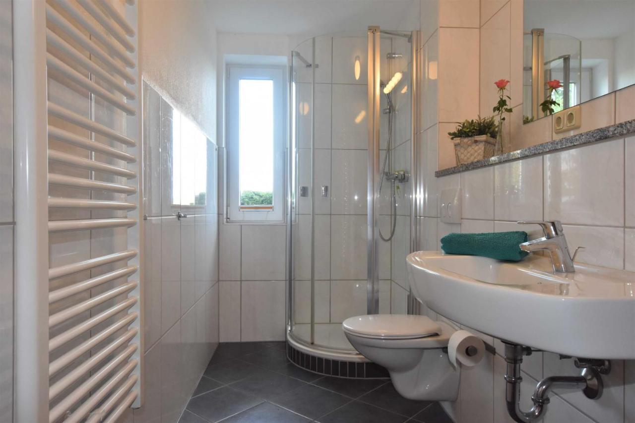 Ferienwohnungen Kleckerburg mit Meerblick OFC 05 Kägsdorf Exterior foto